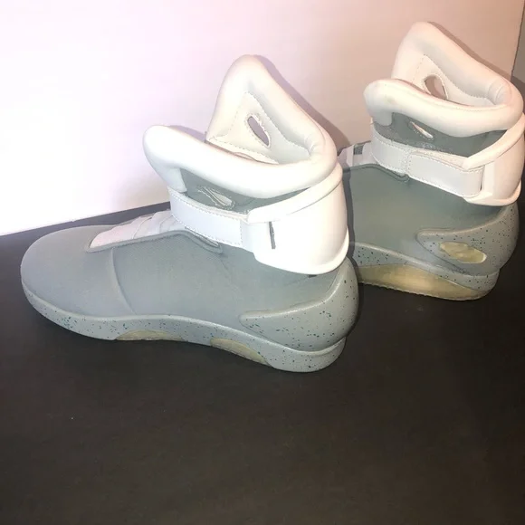 Back To The Future Part II Shoes - Picture 2 of 12